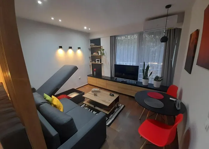 Tsimiski Contemporary 1